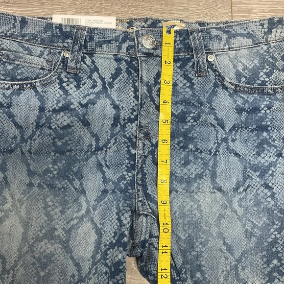 NWT Seven7 5” Inseam Weekend Short Fray Hem Python Indigo Denim 4 - Picture 9 of 16